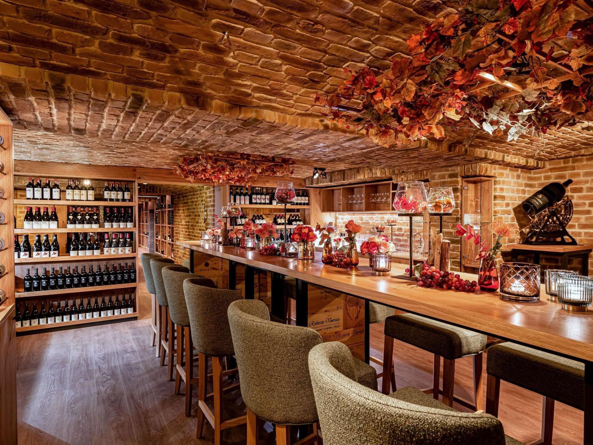 המבורג Fairmont Hotel Vier Jahreszeiten מראה חיצוני תמונה The Wine Bar